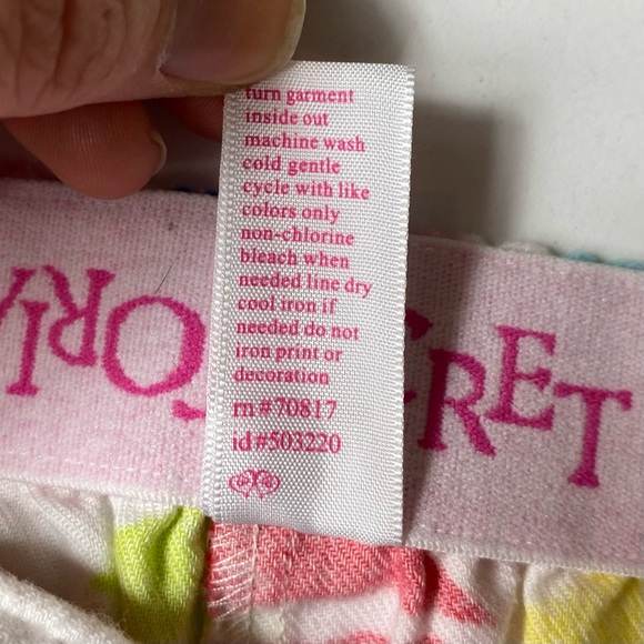 Victoria's Secret Long Sleeve Light Flannel Pajamas Multi Color Lips Kisses XS - Picture 3 of 12